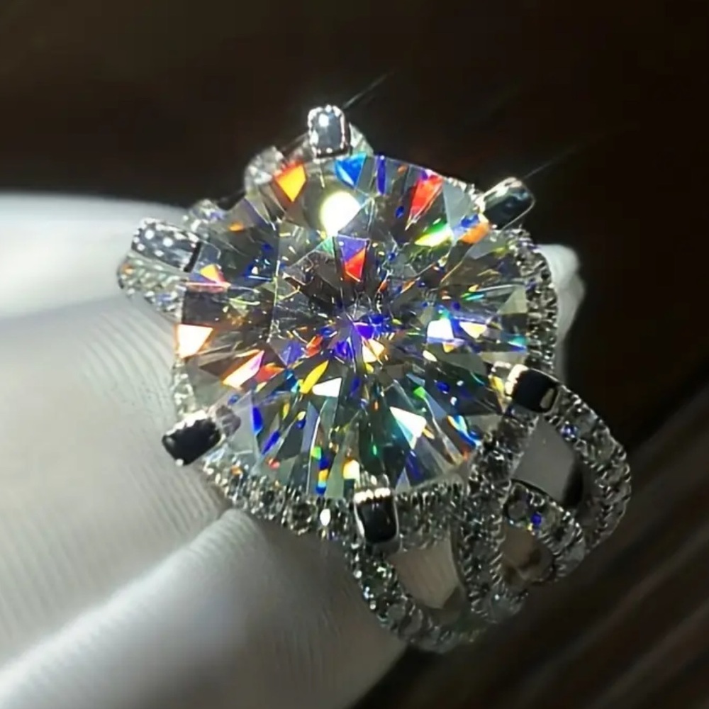 Beautiful 1.5 CT Diamond, Simulated, Engagement, Wedding Ring, Silver plated - Picture 4 of 8